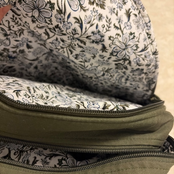 Vera Bradley canvas backpack - Picture 4 of 7